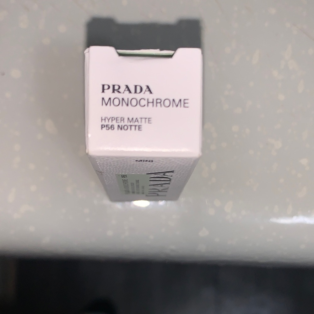 Prada Monochrome Lipcolor P56 - hyper Matte - Picture 4 of 6
